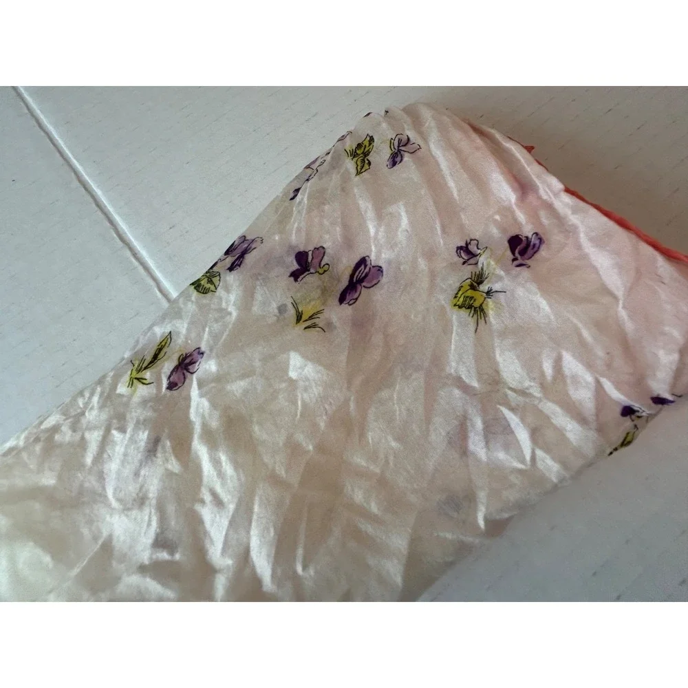 VINTAGE SILK HANKIE‎ WHITE WITH BLUE FLORAL 16